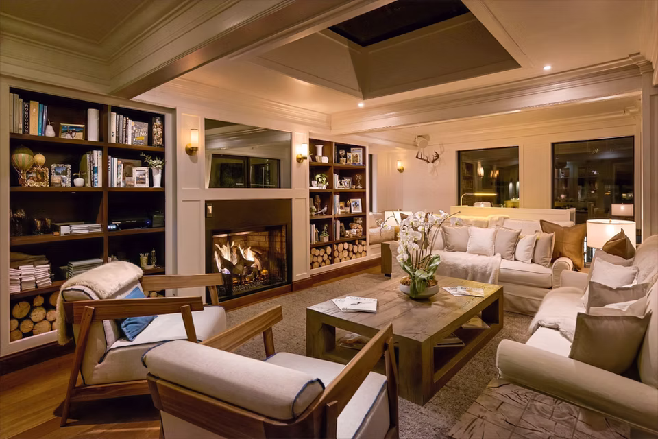 Betula Aspen's fireside lounge